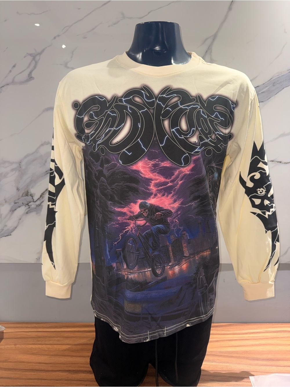 Hellstar Graphic Long-Sleeve Crewneck Shirt in Cream and Black